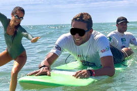 Surf à l'aveugle avec Jorgann Couzinet et l'association Seesurf !